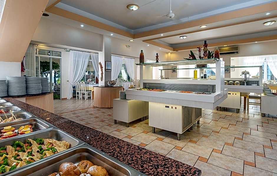Porfi Beach Hotel