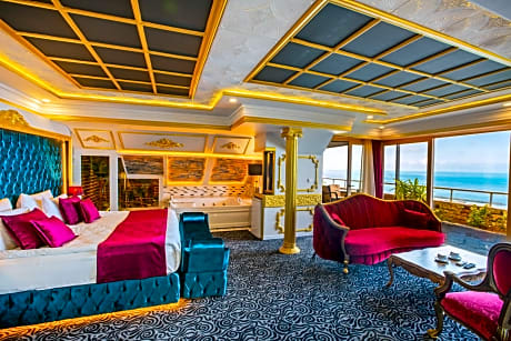 Penthouse Suite with Hot Tub and Panoramic Sea View