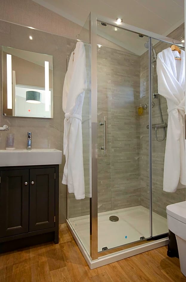 Hollicarrs - Lilypad Lodge