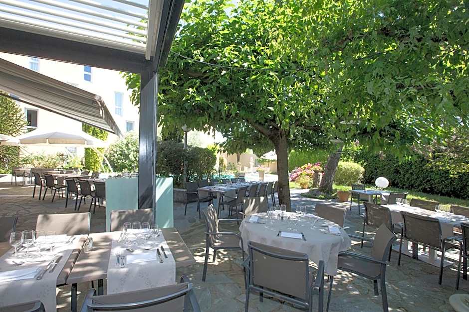 PoMo Hotel & Restaurant