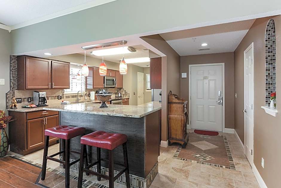 Luxury Condos at Thousand Hills - Heart of Branson - Beautifully remodeled - Spacious and Affordable