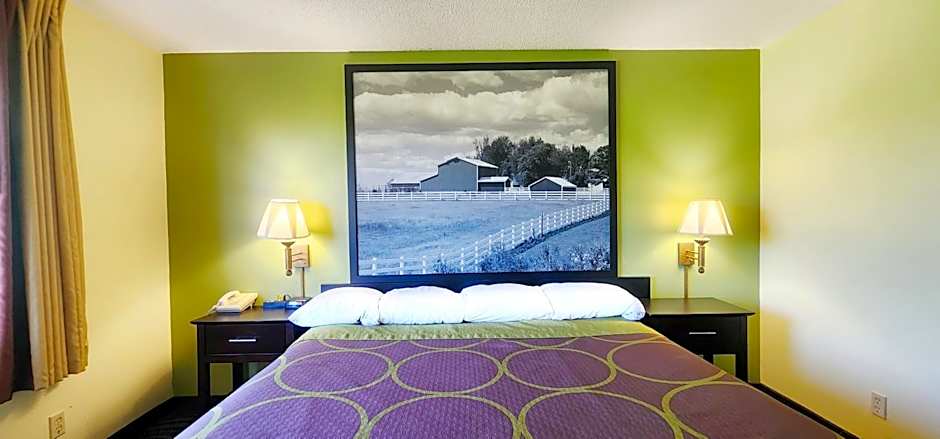 Super 8 by Wyndham Newton