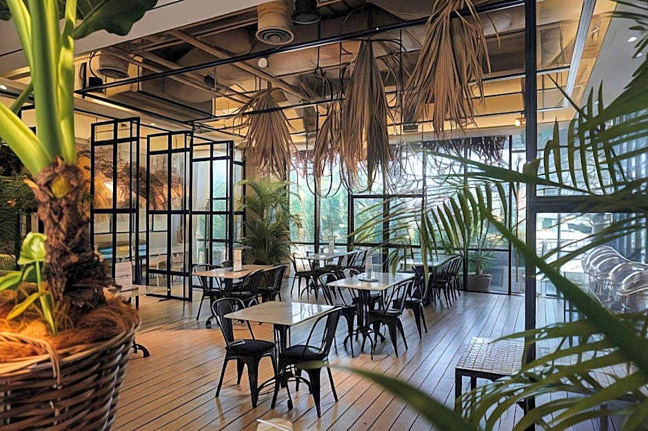 M ROOF HOTEL & RESIDENCES