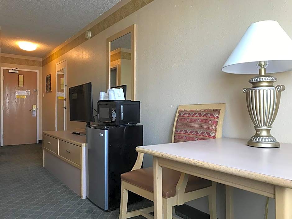 Brentwood Inn & Garden