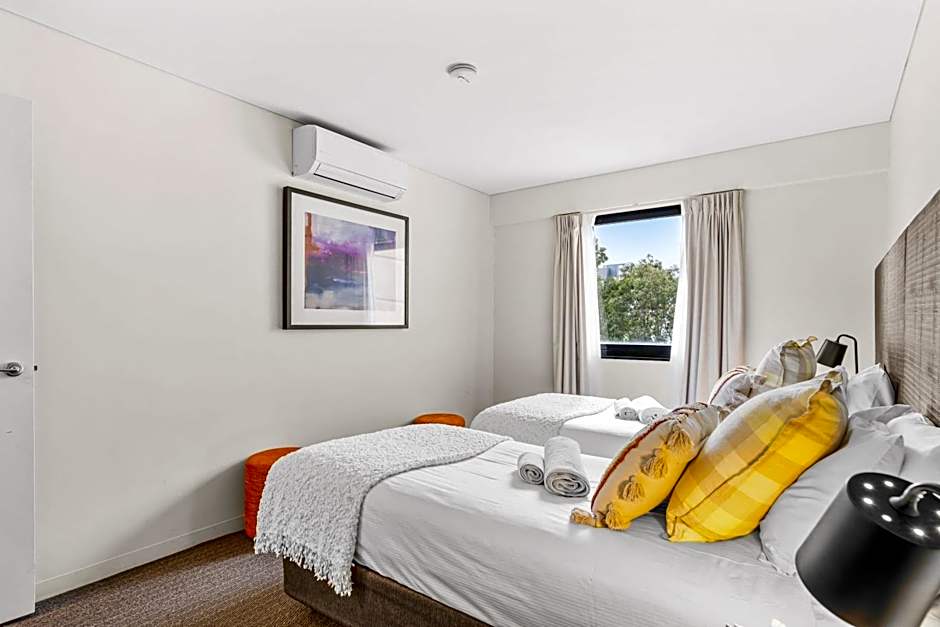 Apartment with City Views in East Perth