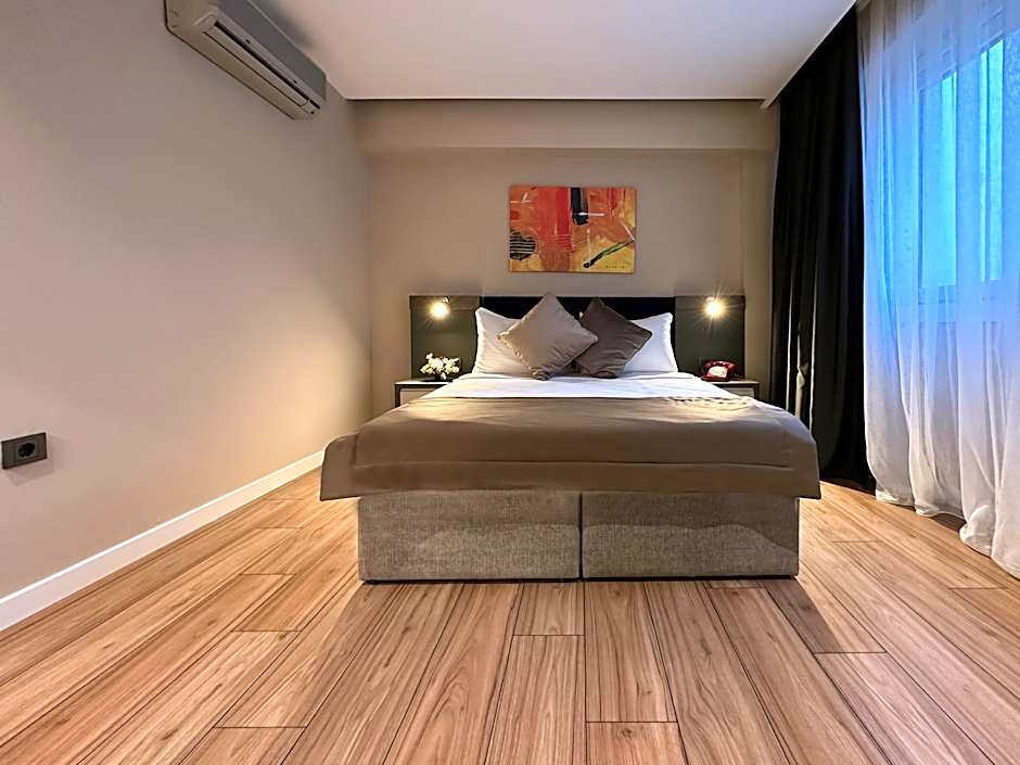 THE ROYALS HOTEL