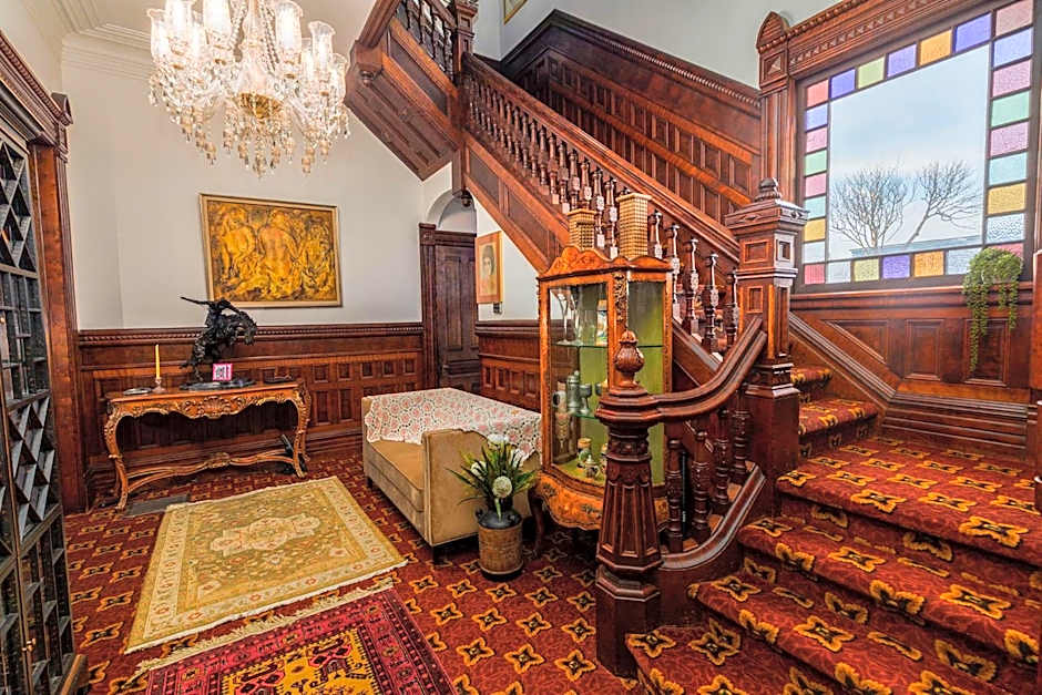 Pinc Lady Mansion