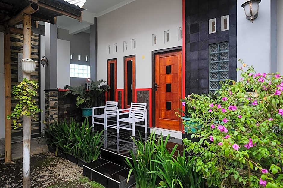 RedDoorz at Jalan Dieng 3