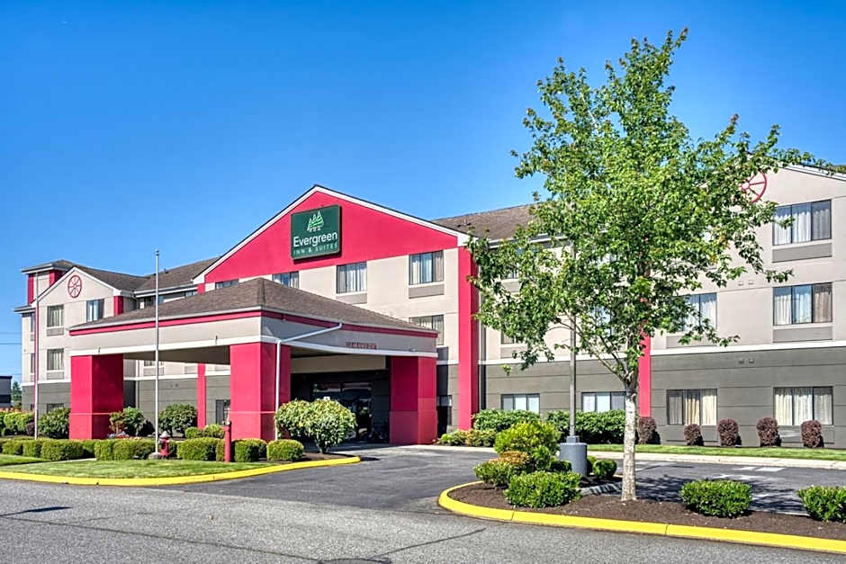 Evergreen Inn and Suites