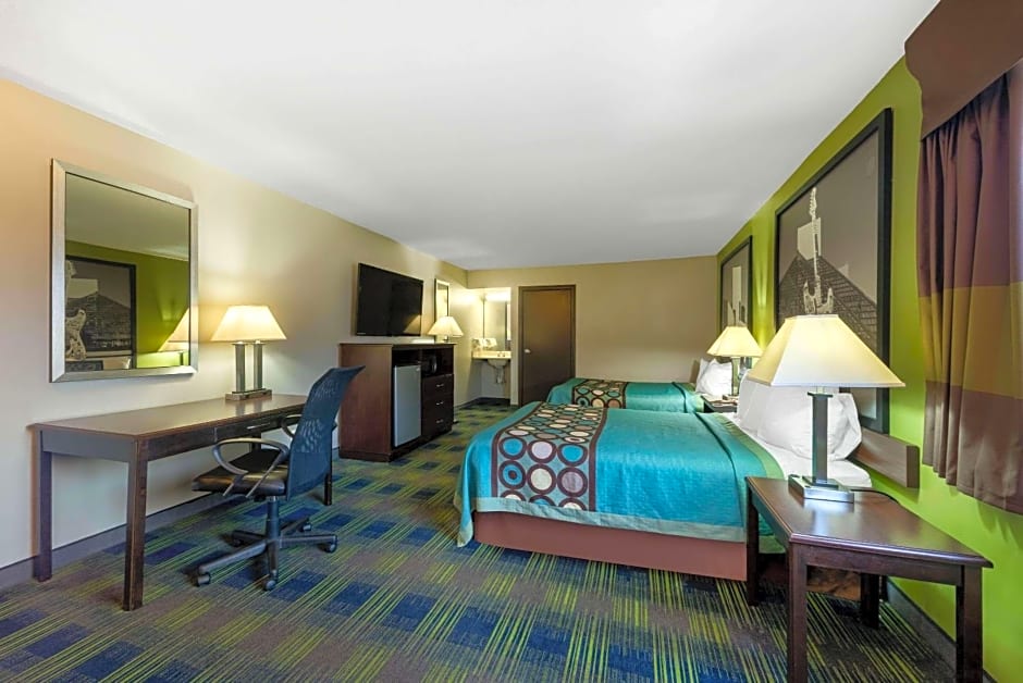 Super 8 by Wyndham Cleveland