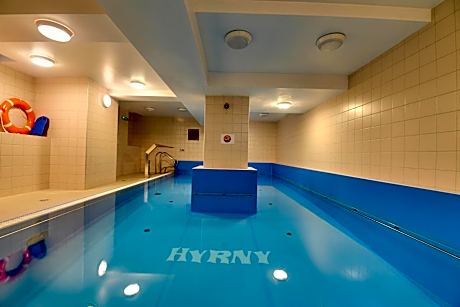 Hyrny