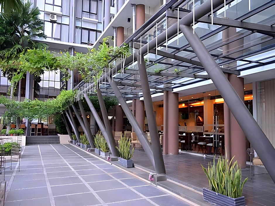 Horison Ultima Ratu Serang