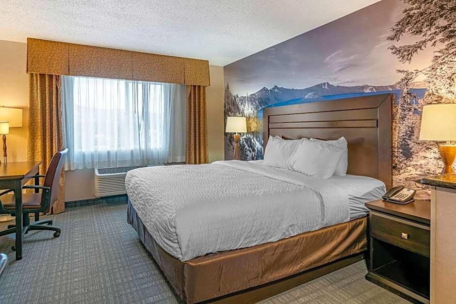 Clarion Pointe Medford