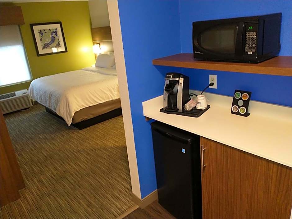 Holiday Inn Express Hotel & Suites Madison By IHG