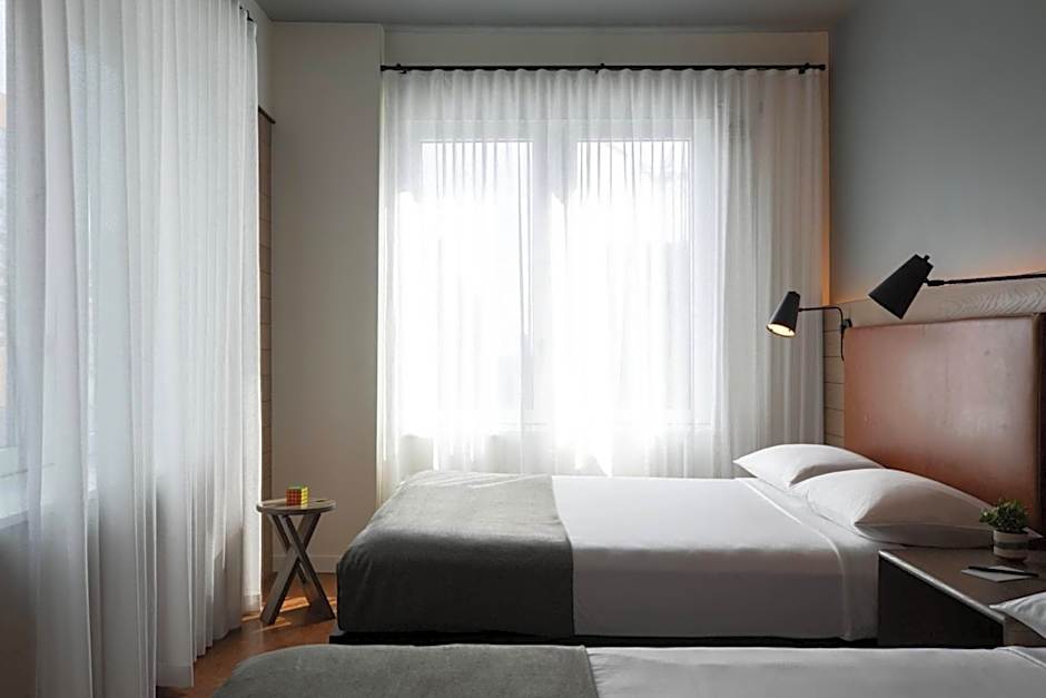 Moxy by Marriott NYC Downtown