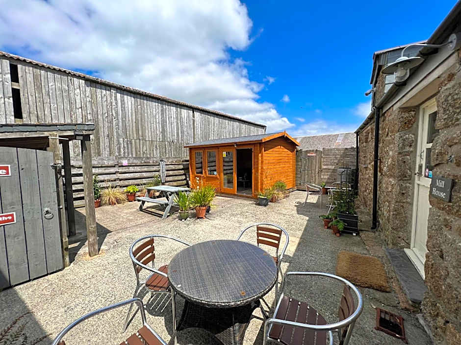 Lands End Hostel and B&B