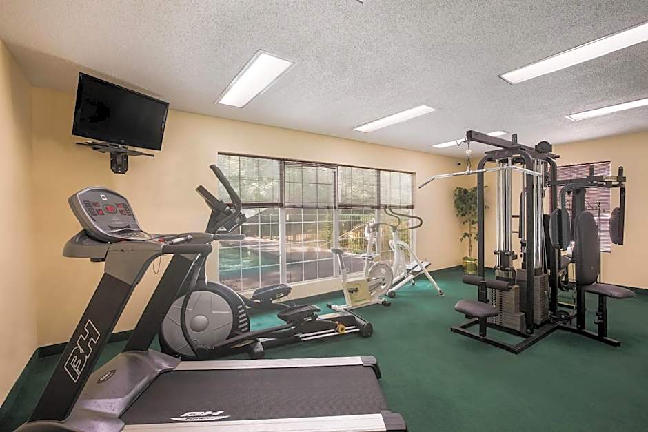 Quality Inn & Suites Greensboro near Lake Oconee