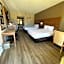 Quality Inn & Suites Near Six Flags - Austell