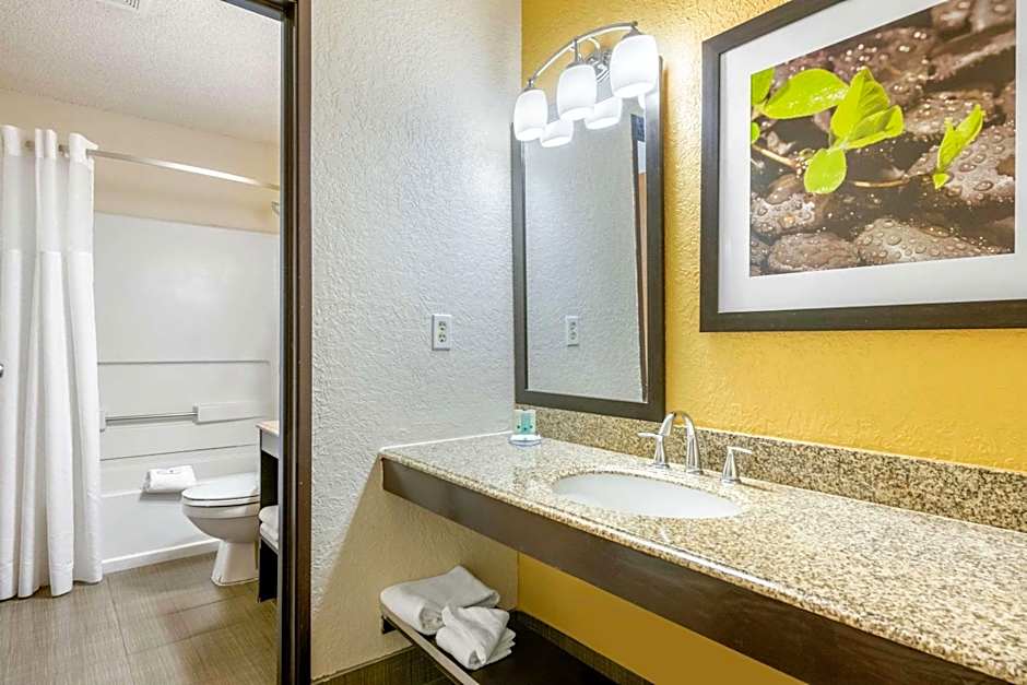 Quality Inn & Suites Leesburg Chain of Lakes