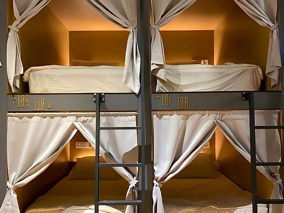 Leisure Lodge