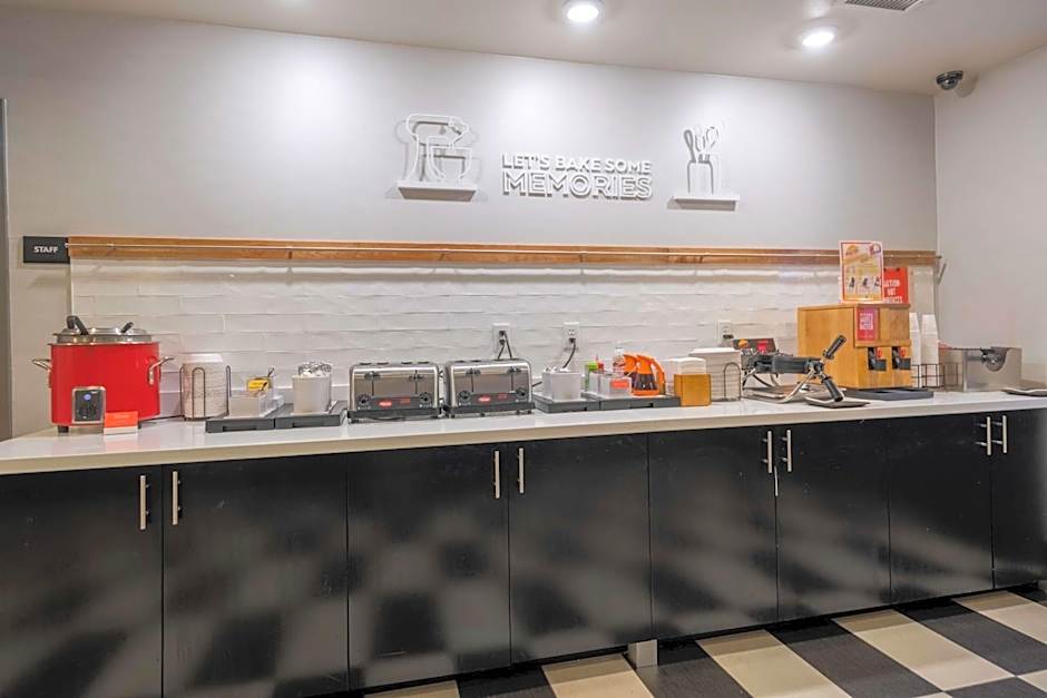 Hampton Inn & Suites DuPont