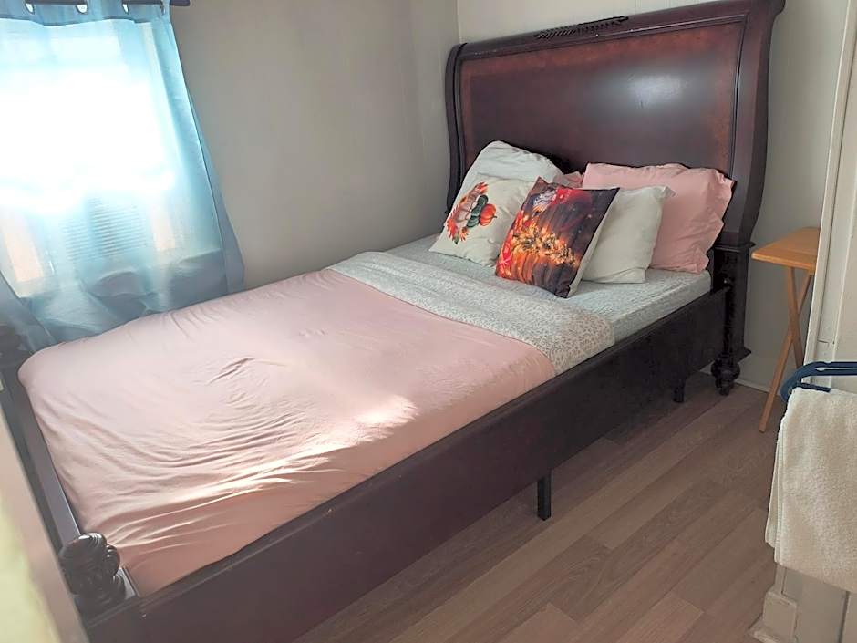 Cozy downtown one bedroom free parking