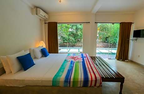 Super Deluxe Room - Early Check-in & Late Check-out (2 Hours) on Availability, Room Upgrade on Availability & 10% Discount on Food & Beverage