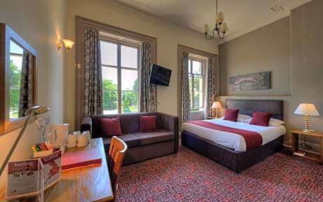 Family Room (2 Adults + 2 Children)