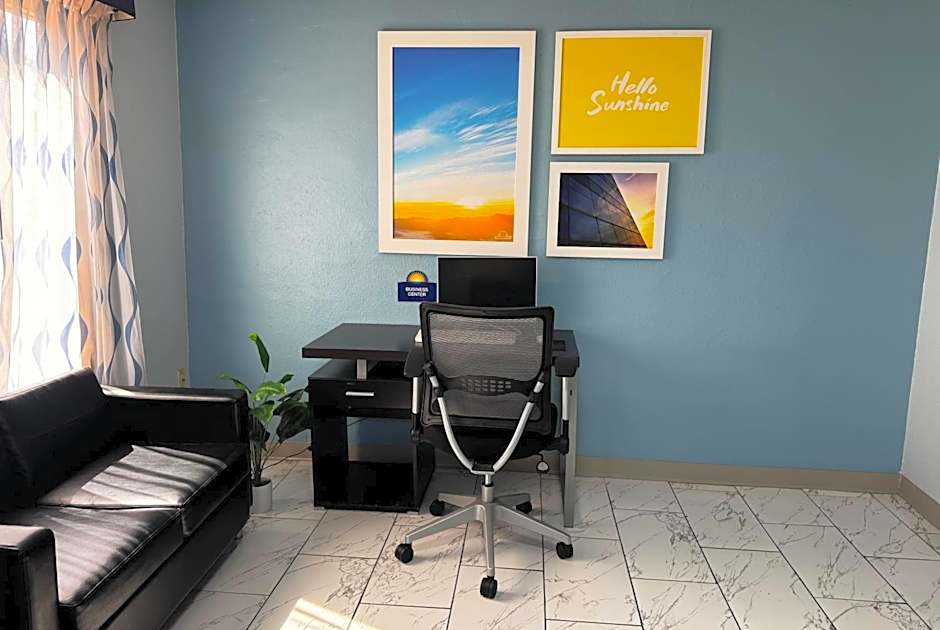 Days Inn by Wyndham Lake City I-10