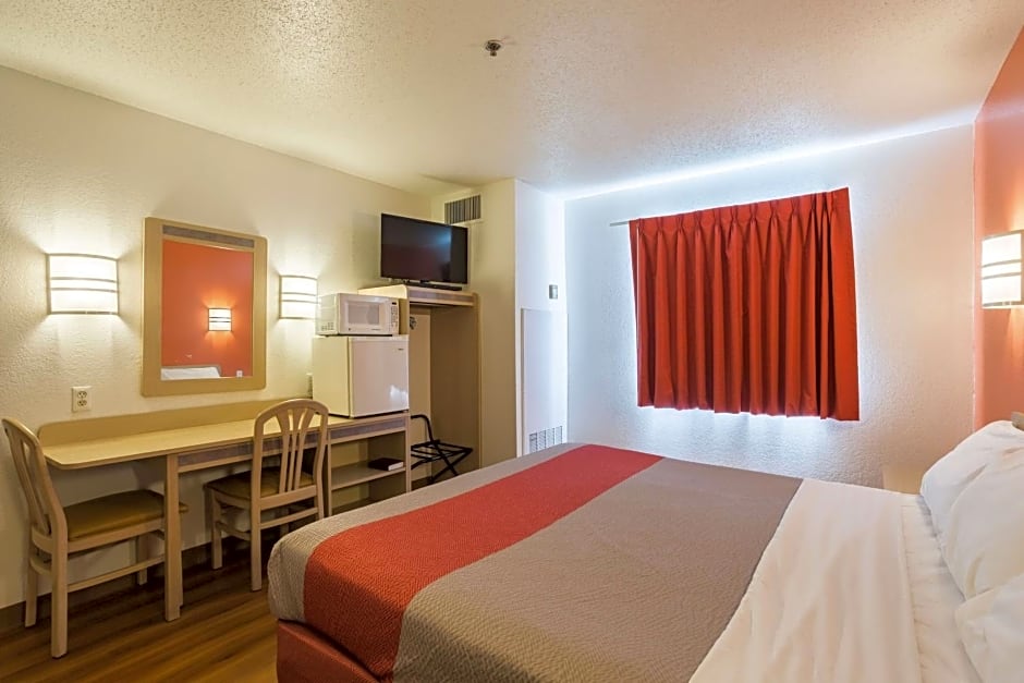 Motel 6-Dale, IN