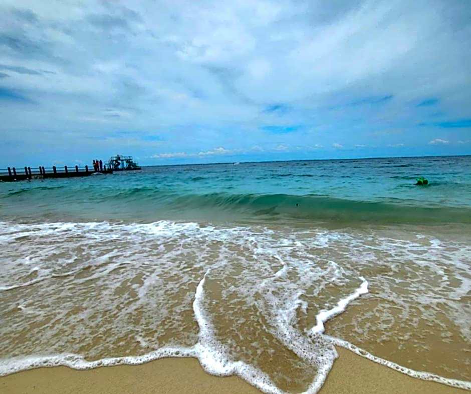 Mactan Newtown 8Newtown Boulevard Beach Condo RM9