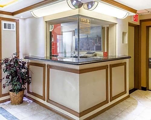 Econo Lodge South Ozone Park