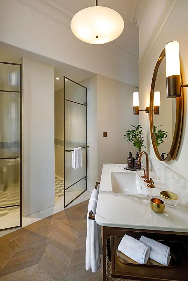 Small Luxury Hotel Ambassador a l'Opera