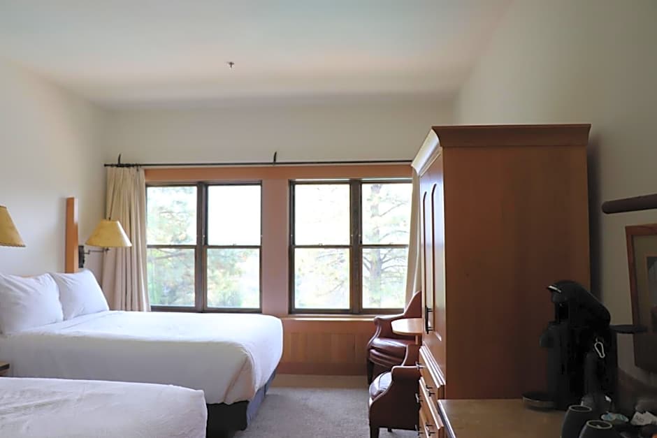 Photo 1 of 4 of Mountain 2 Queen Beds Lodge