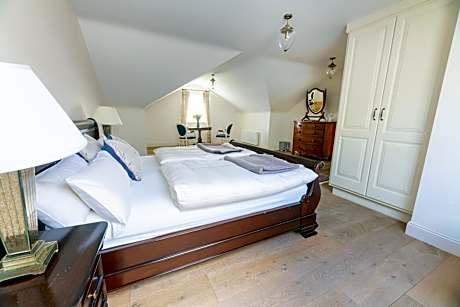 Deluxe Double or Twin Room in Spa House