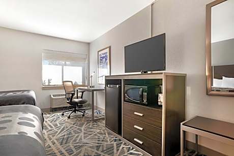 Quadruple Room with Two Queen Beds - Non Smoking