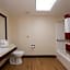 Red Roof PLUS & Suites Opelika