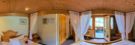Honeymoon Cloy Room - Crash Landing on You