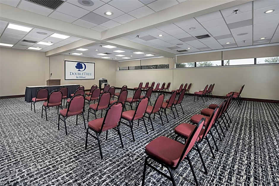 DoubleTree by Hilton Manhattan, KS