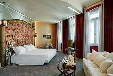Suite with Square View