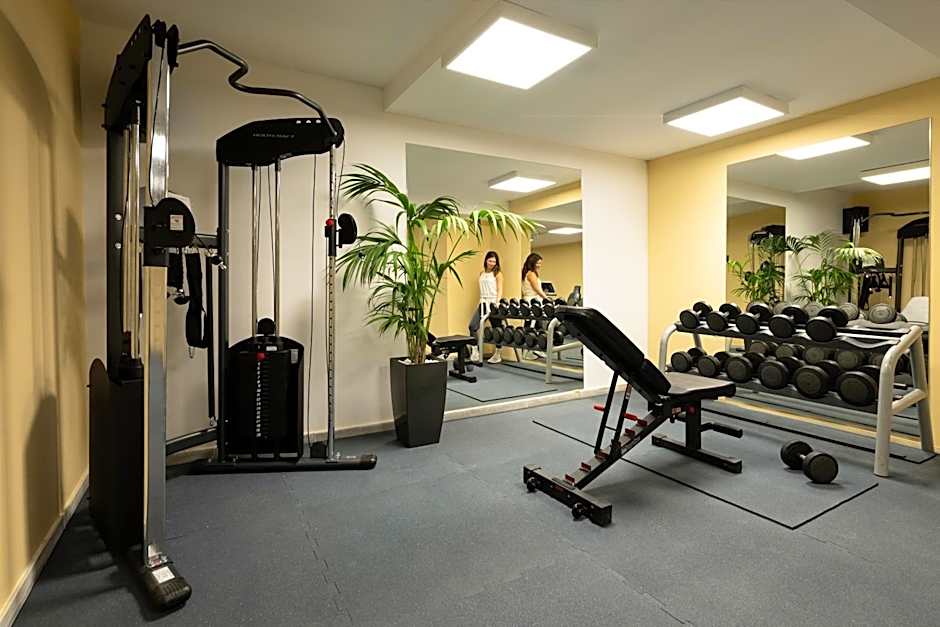 Mitsis Petit Palais Beach Hotel