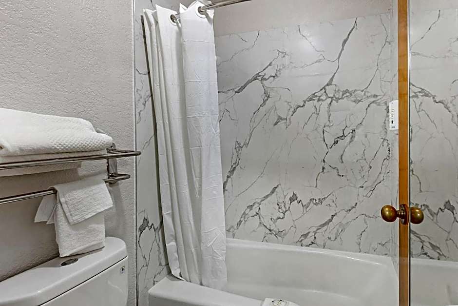 Quality Inn Clinton - Laurens I-26