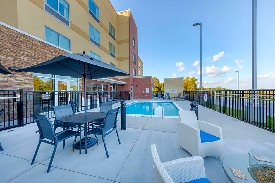 Fairfield Inn & Suites by Marriott Charlotte Belmont