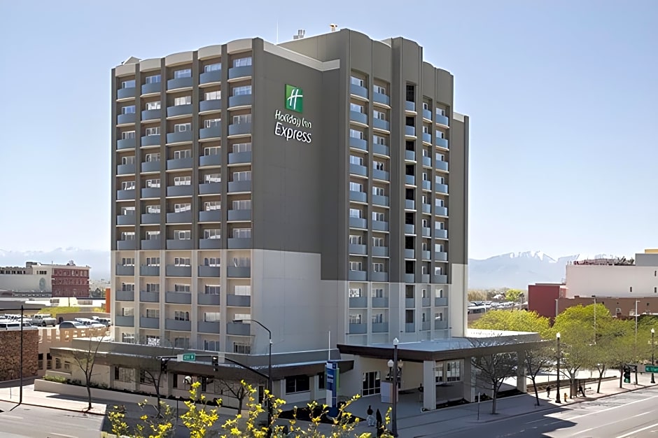 Holiday Inn Express and Suites Redding By IHG