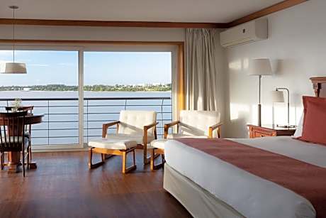 Deluxe Suite with Spa Bath