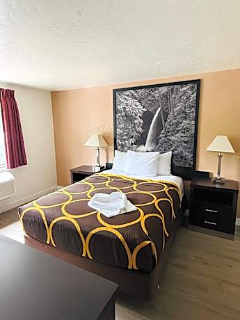 Super 8 by Wyndham Lacey Olympia Area