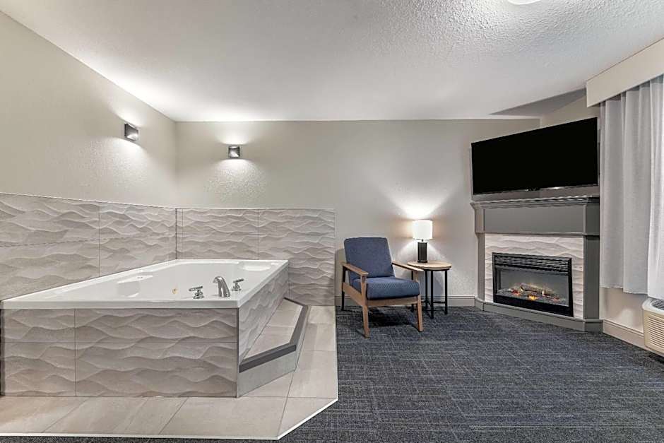Days Inn & Suites by Wyndham Thunder Bay