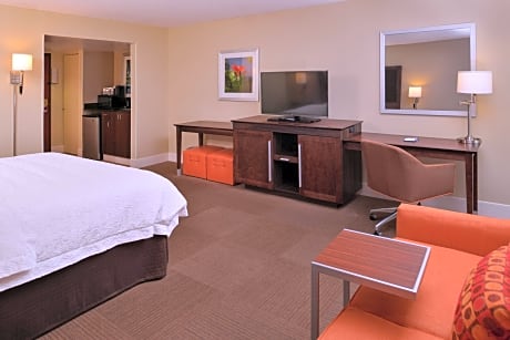 1 King Bed Study Nonsmoking