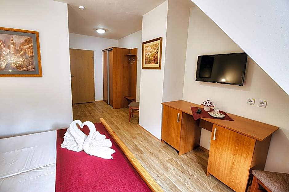 Photo 1 of 6 of Double Room