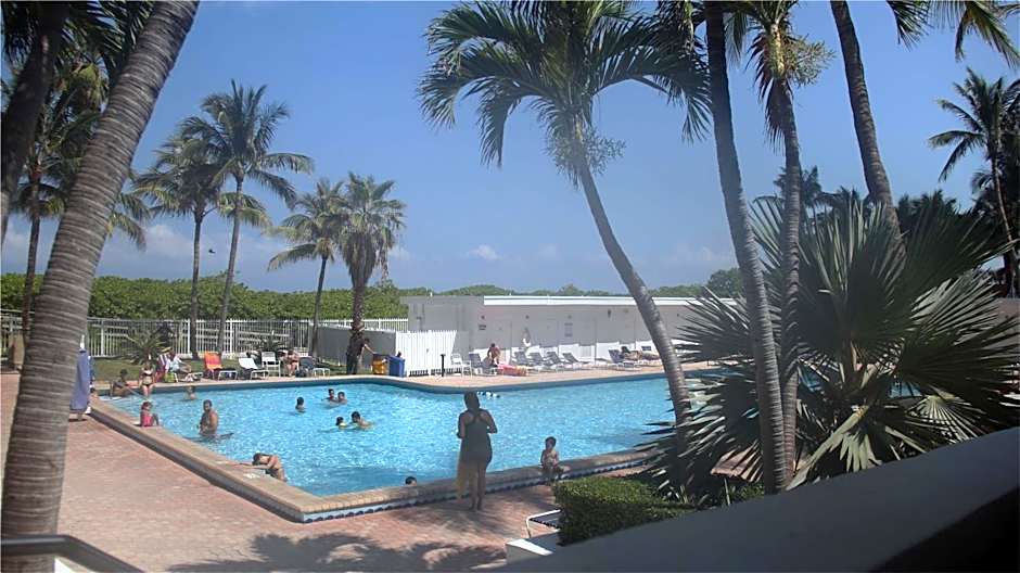 Casablanca on the beach, Oceanfront Studio Miami Beach